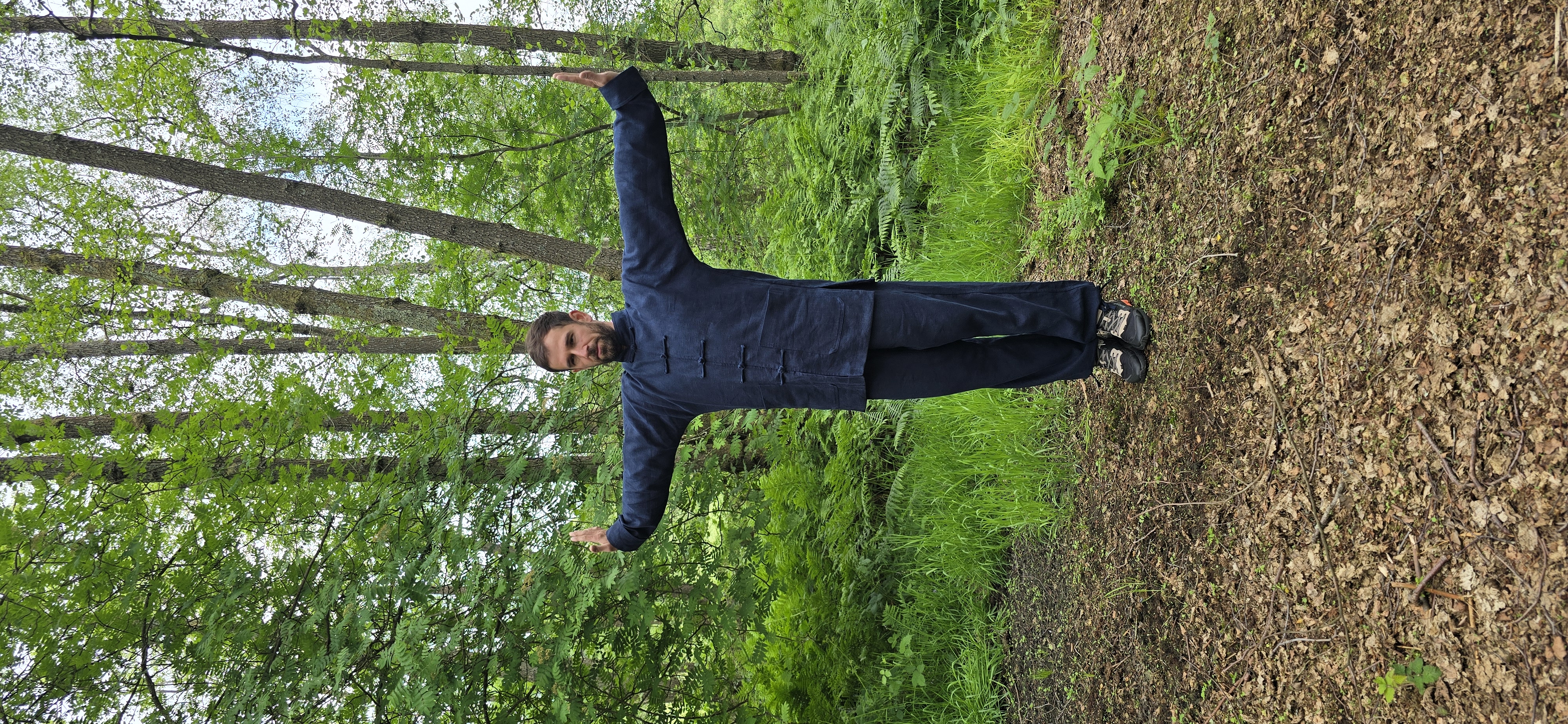 Alexandru Paunescu practising Zhineng Qigong in nature